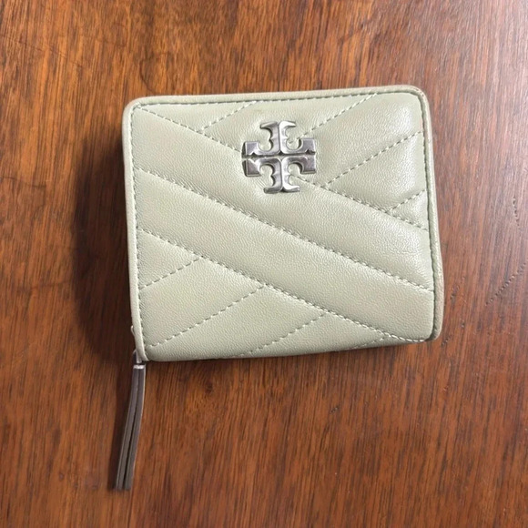 Tory Burch Kira Chevron Bifold Wallet - Picture 2 of 7